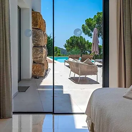 Eagle 4* بينهافيس